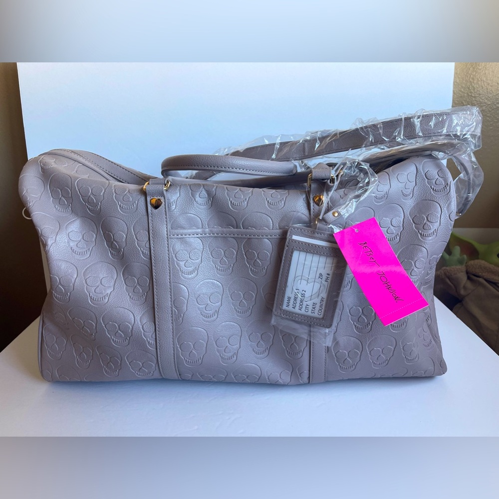 NEW Betsey Johnson SKULLS Weekender Dufflel - Halloween Gray Large Bag w tag